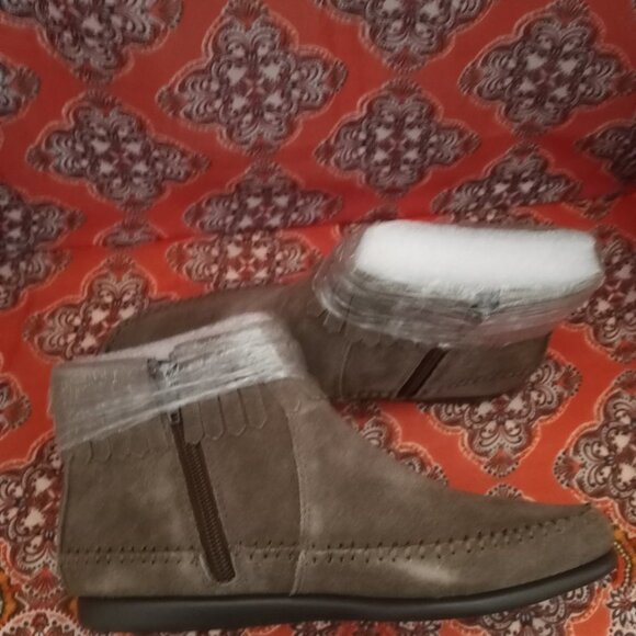 AEROSOLES Linbo Moccasin Style Fringe Suede Ankle Boots Size 6 Mid Brown NWOT - Picture 6 of 12